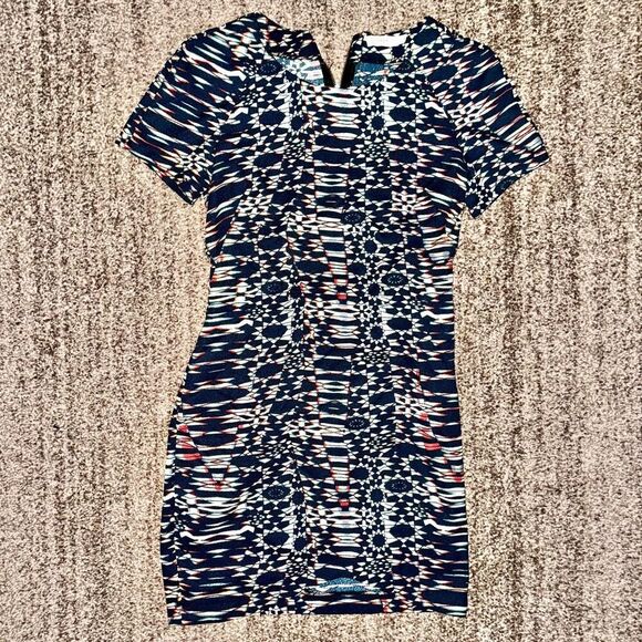 LUSH Taupe Blue Shift Mini Dress Crew Neck Short Sleeve Women's Dress Small - Picture 1 of 9